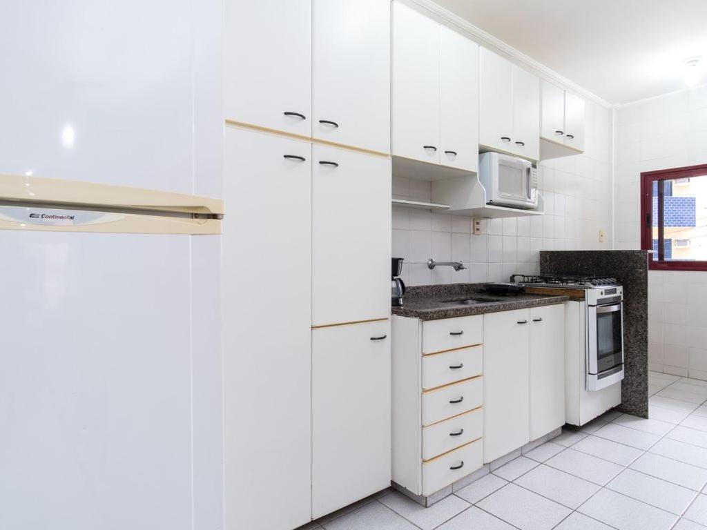 Apartamento Espacoso Com Ar Condicionado E Wi-Fi, A 100 Metros Da Praia - Edificio Estoril Ubatuba Exterior foto